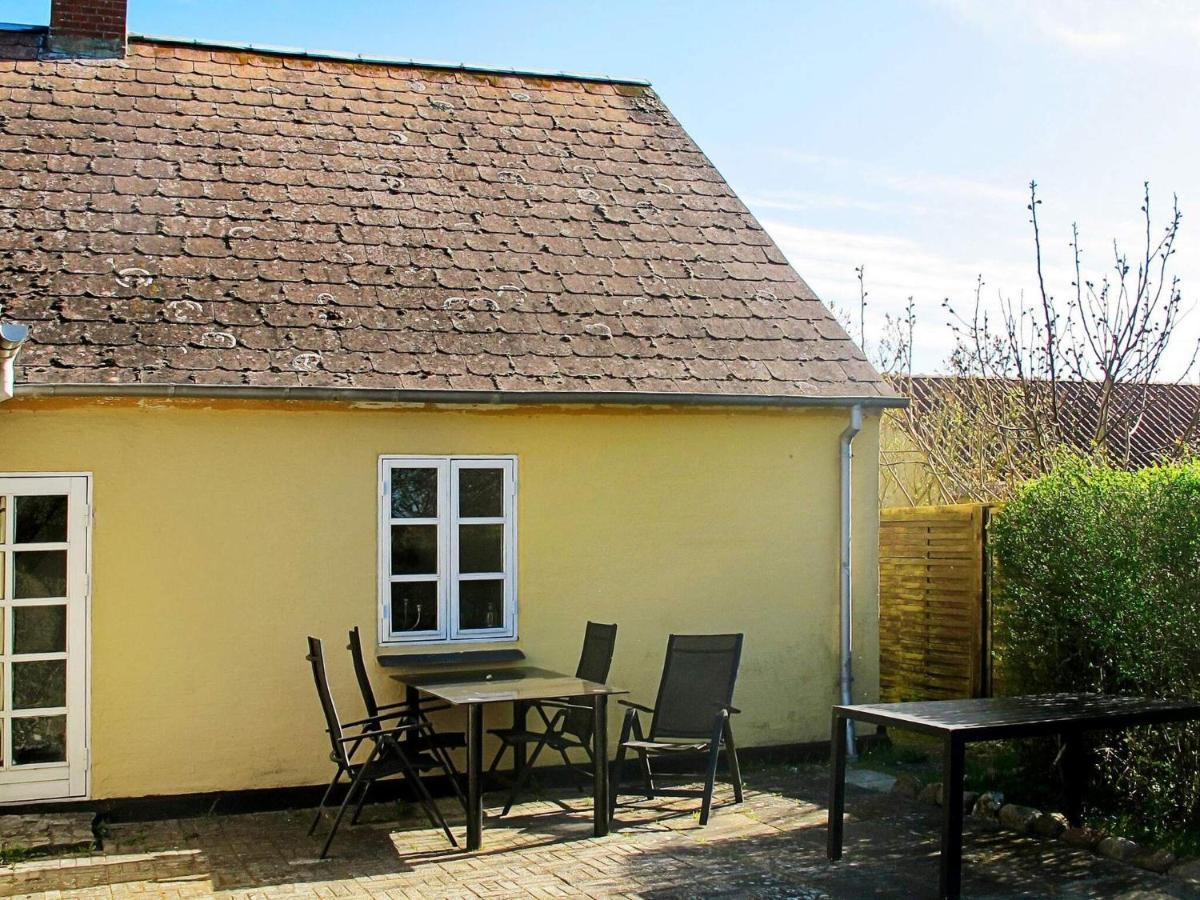 4 Person Holiday Home In Bandholm Екстер'єр фото
